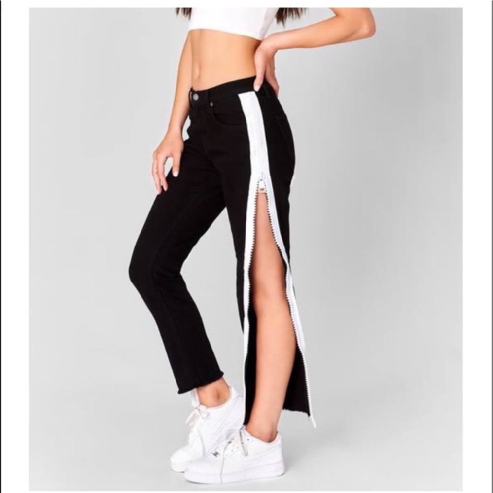 LF Carmar | White Zipper Pants